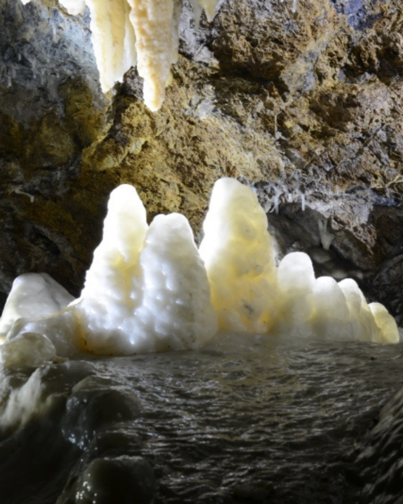 stalagmiti trasparenti