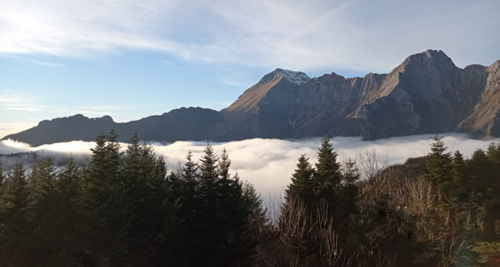 Il monte forato e il massiccio delle panie da san pellegrinetto