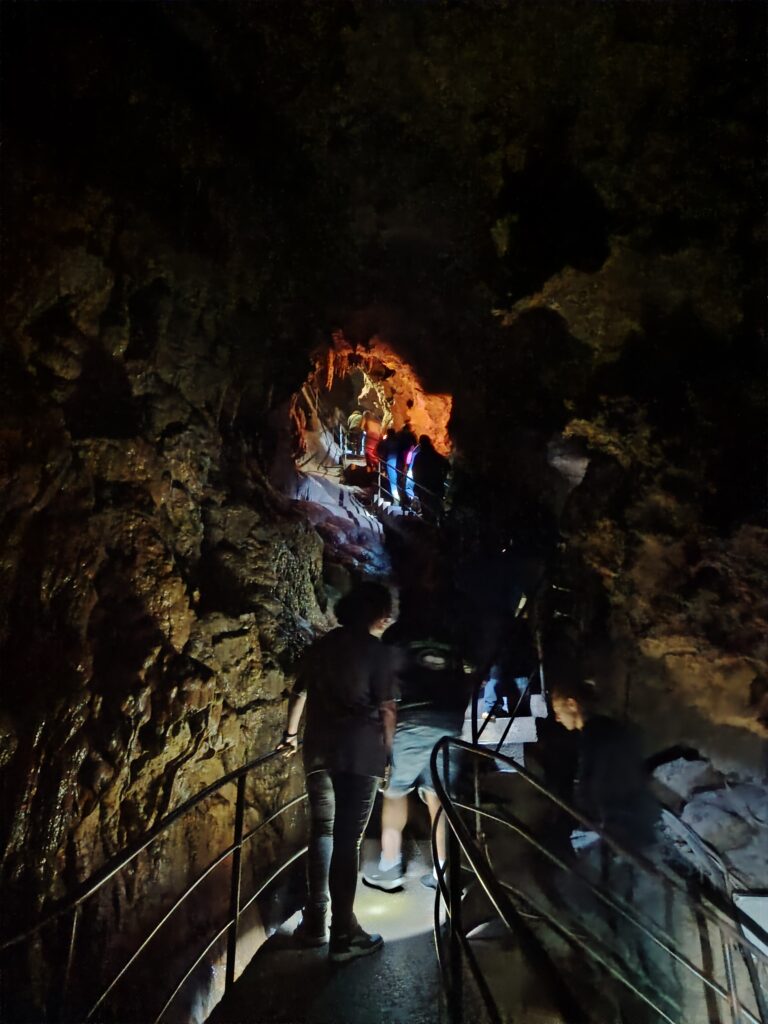 Visite al buio alla Grotta del Vento