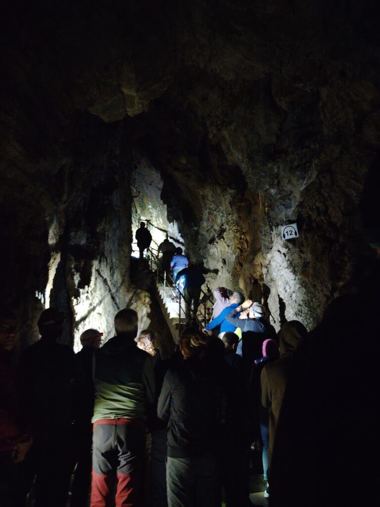 Visite al buio alla Grotta del Vento
