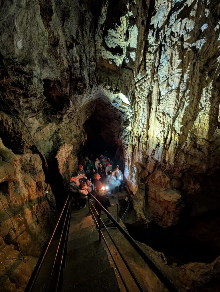 La Sala dei 30 Metri durante le Serate al Buio della Grotta del Vento