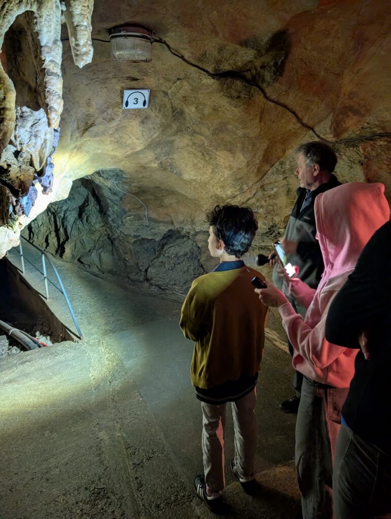 Il Sifone Iniziale durante le Serate al Buio della Grotta del Vento